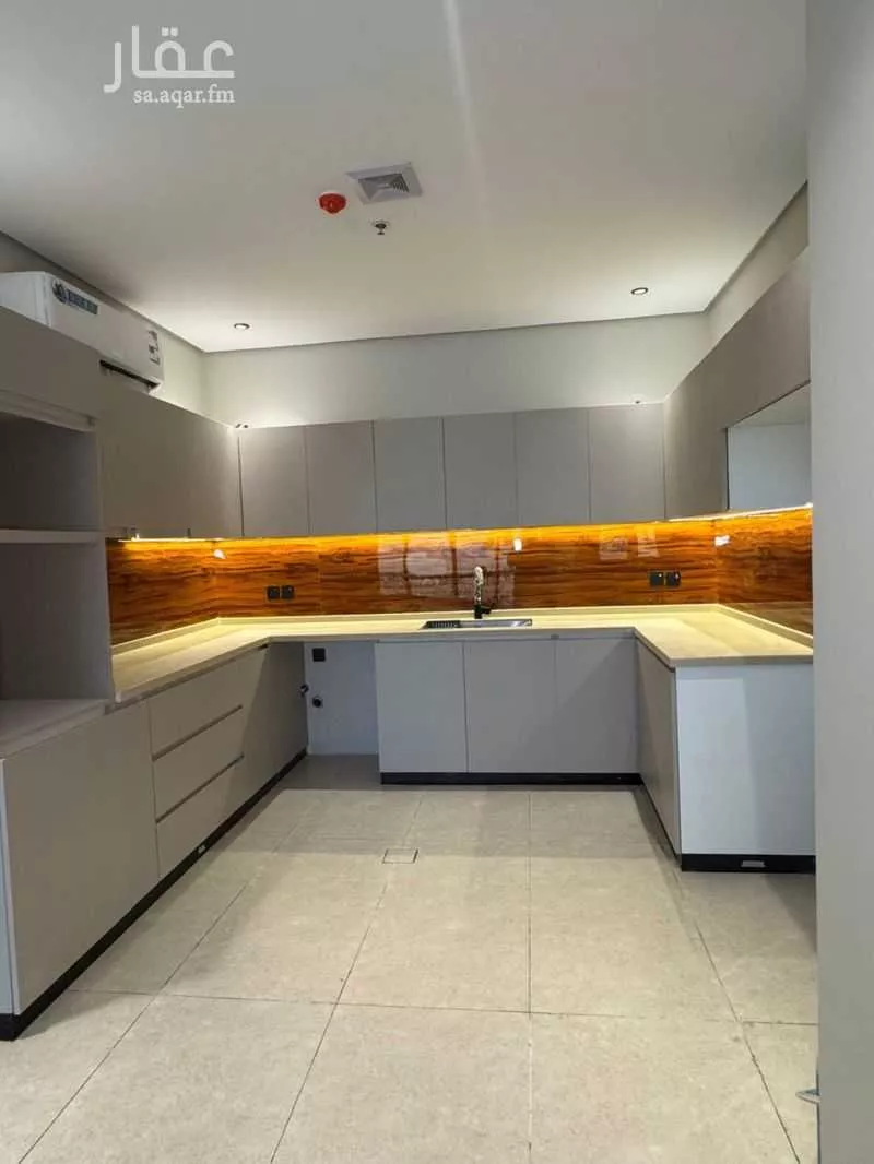 5 bedroom apartment in Dahiat King Fahd 4