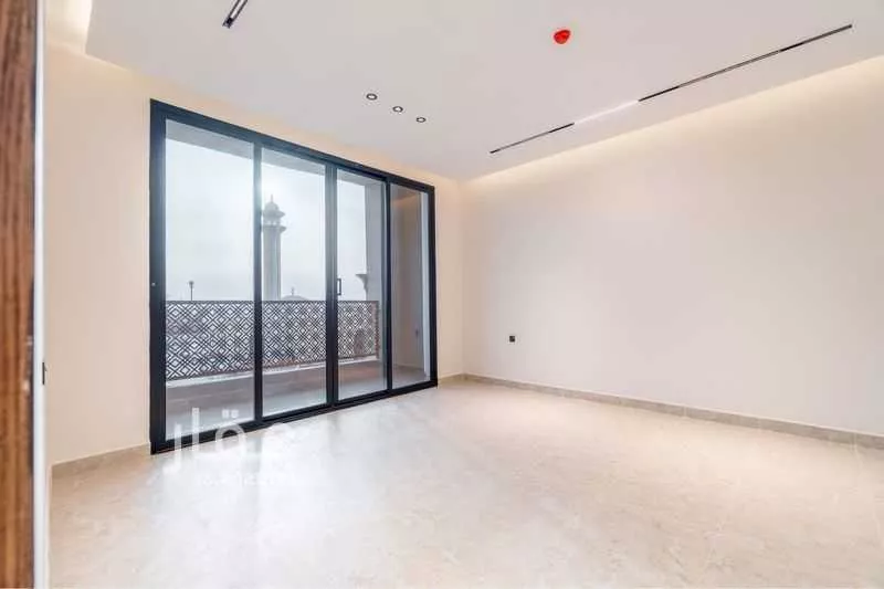 شقة 5 غرف في الروضة 5