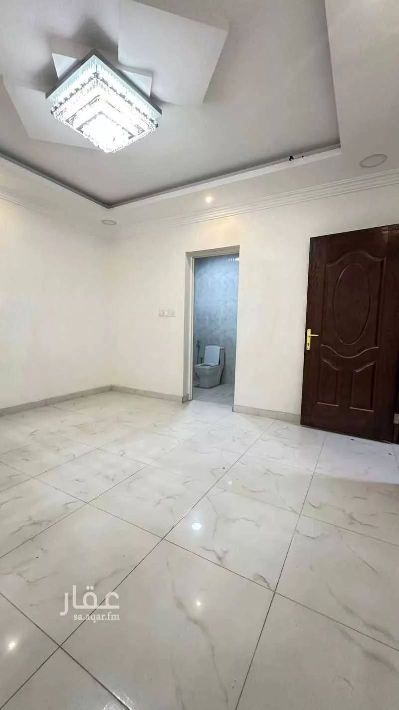 6 bedroom apartment in Uhud 3