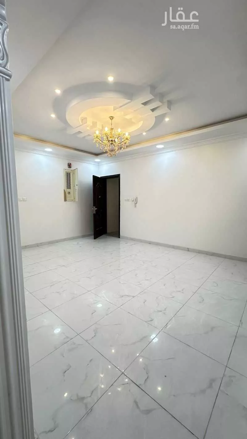 6 bedroom apartment in Uhud 5