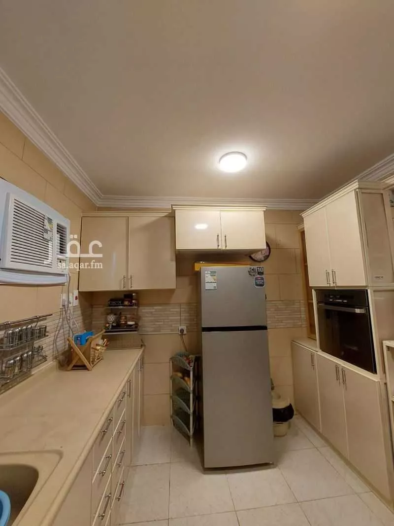 شقة 4 غرف في النور 20