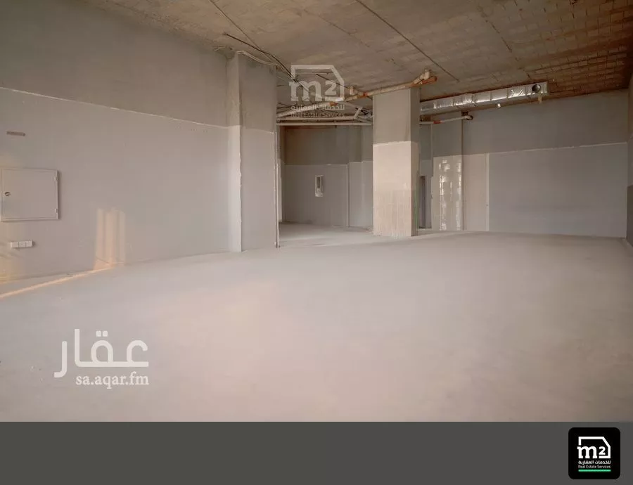 محل 1260 م² في النموذجية 10