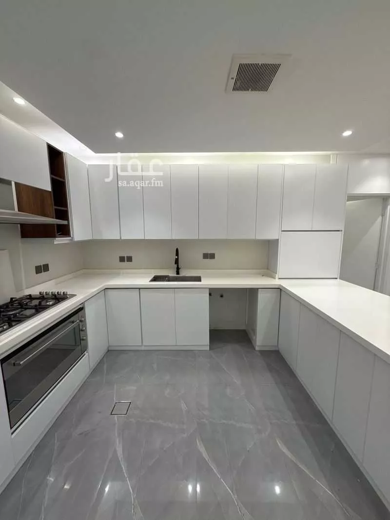 4 bedroom apartment in King Fahd, Riyadh 8