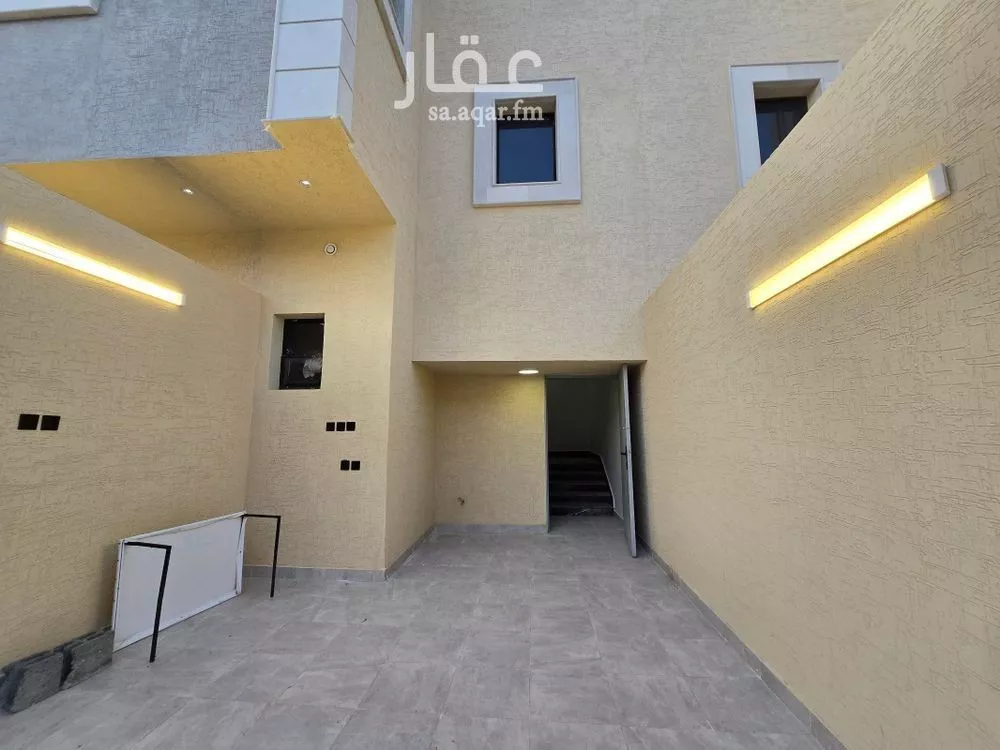 4 bedroom floor in Badr 5