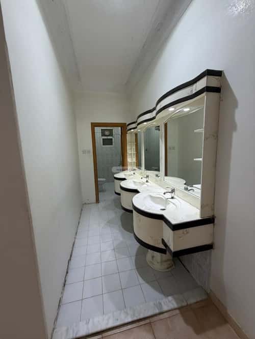 5 bedroom villa in Al Yarmouk, Riyadh 2