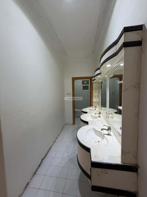 5 bedroom villa in Al Yarmouk, Riyadh 13