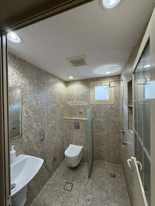 شقة 3 غرف في العقيق 4