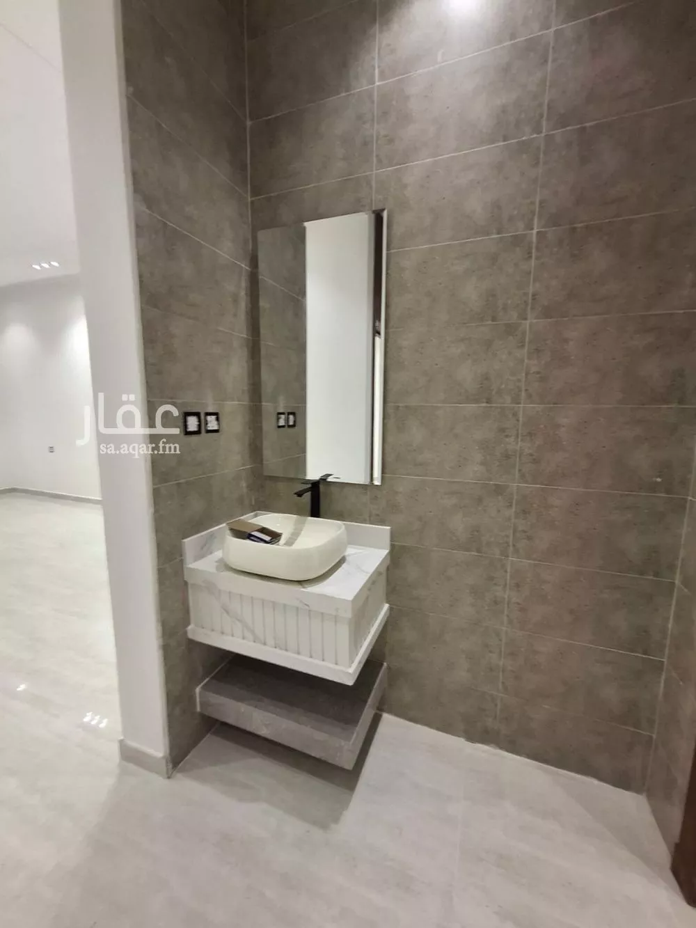 5 bedroom floor in Al Hazm 9