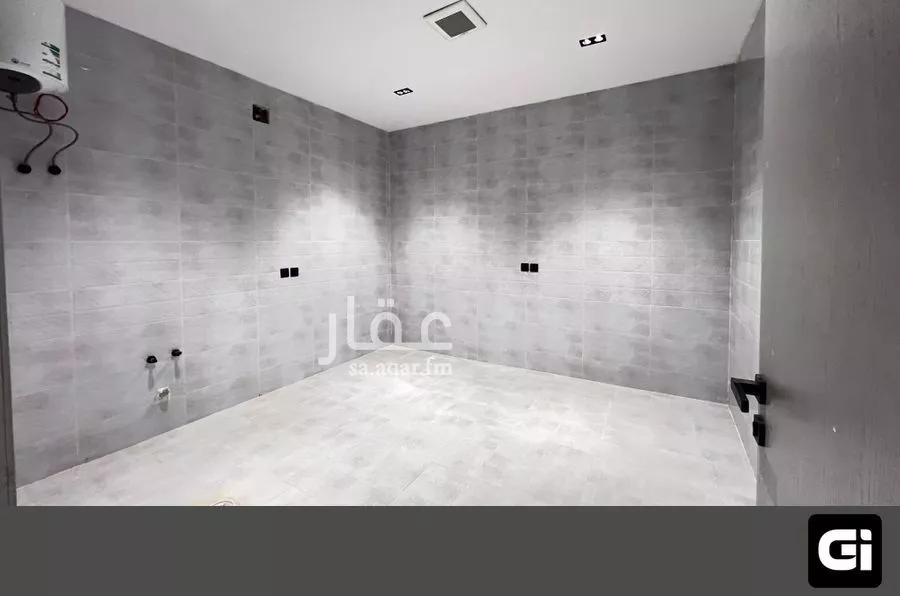 3 bedroom floor in Al Janadriyah 6