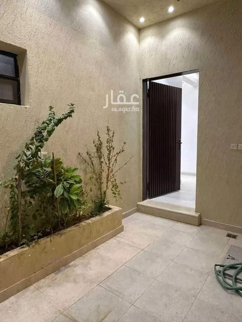 4 bedroom floor in Dhahrat Namar 2