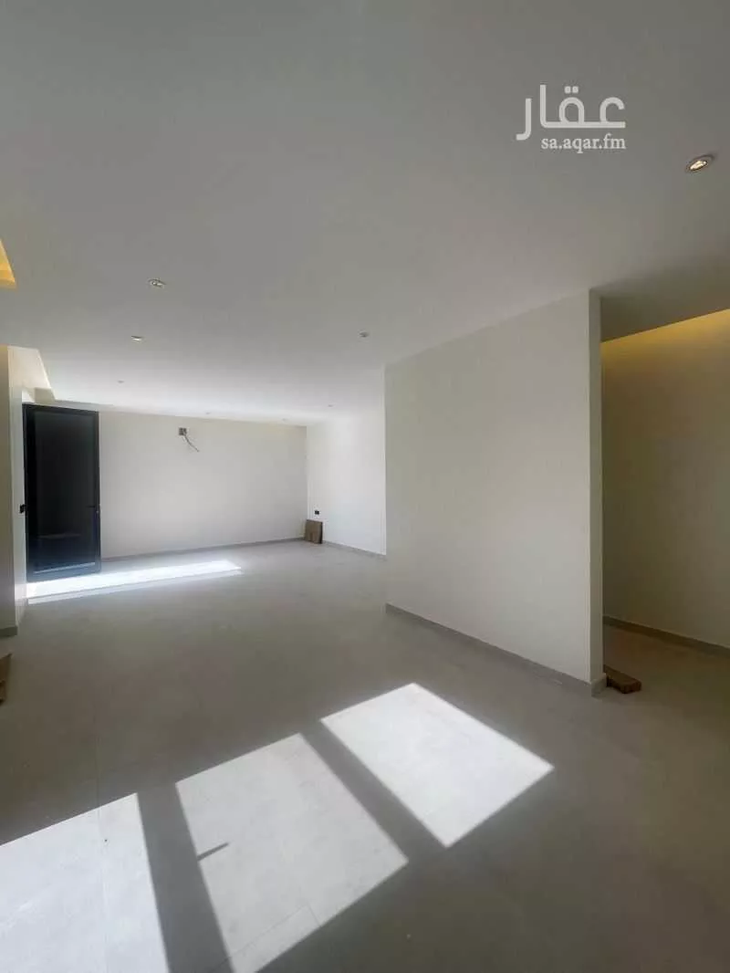 4 bedroom floor in Dhahrat Laban 2