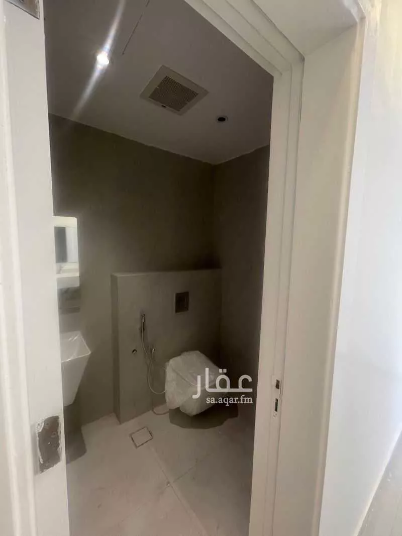 4 bedroom floor in Dhahrat Laban 3