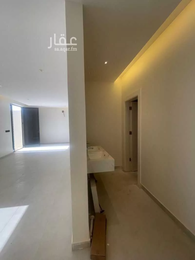 4 bedroom floor in Dhahrat Laban 4