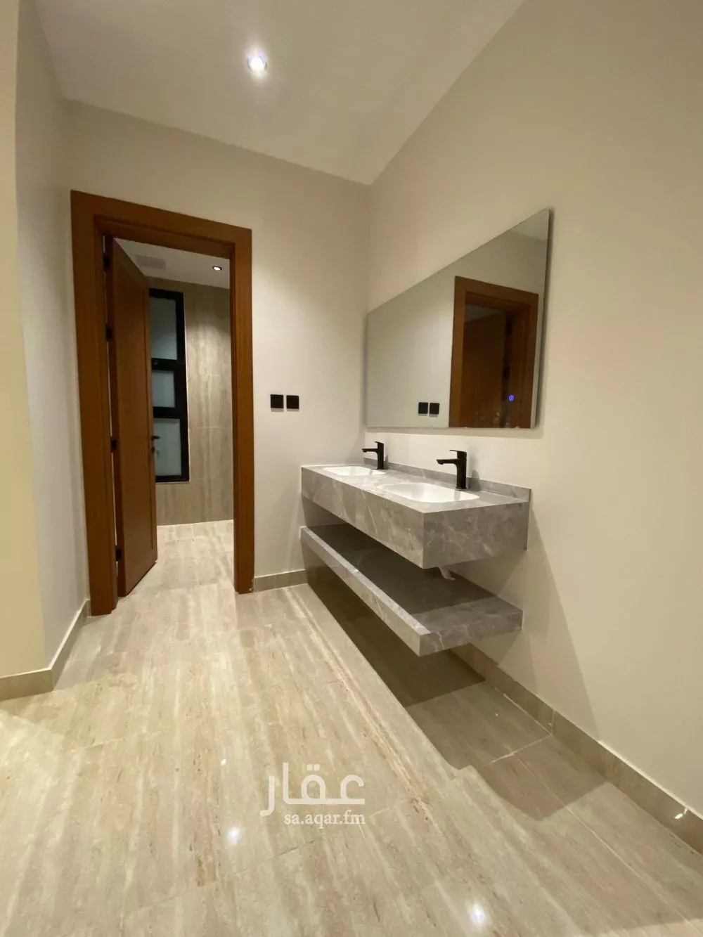 شقة 6 غرف في الندى 10