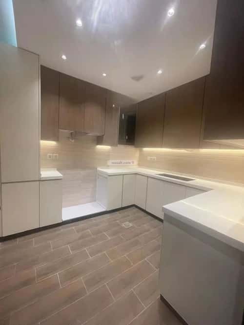 4 bedroom apartment in Az Zomorod, Jeddah 3