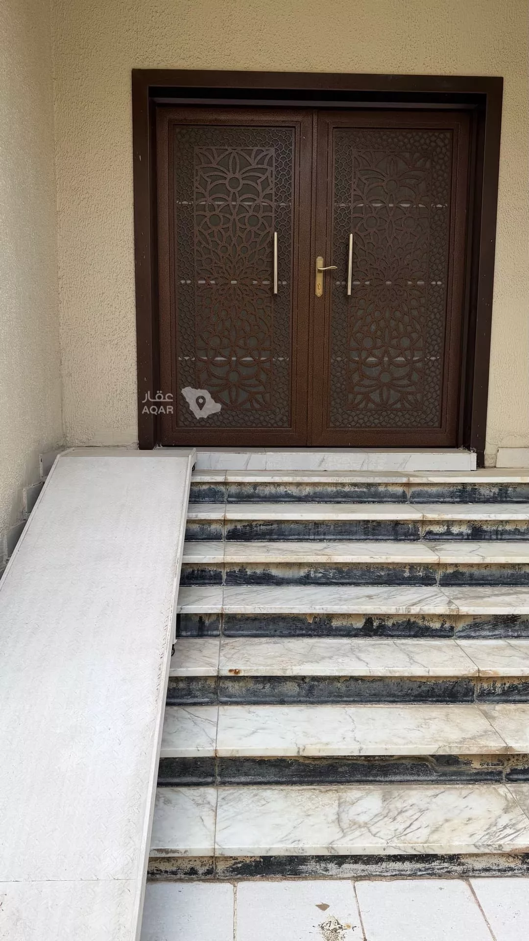 شقة في القمرية