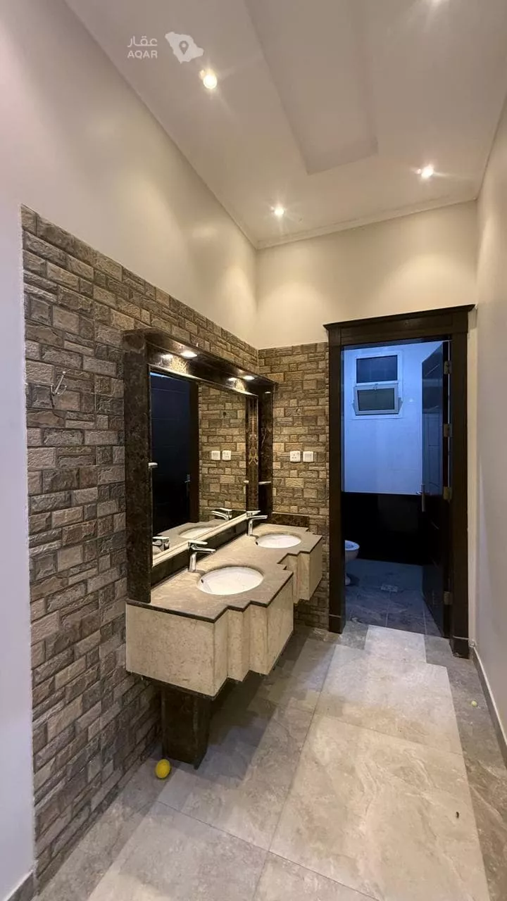 5 bedroom villa in Al Aridh, Riyadh 11