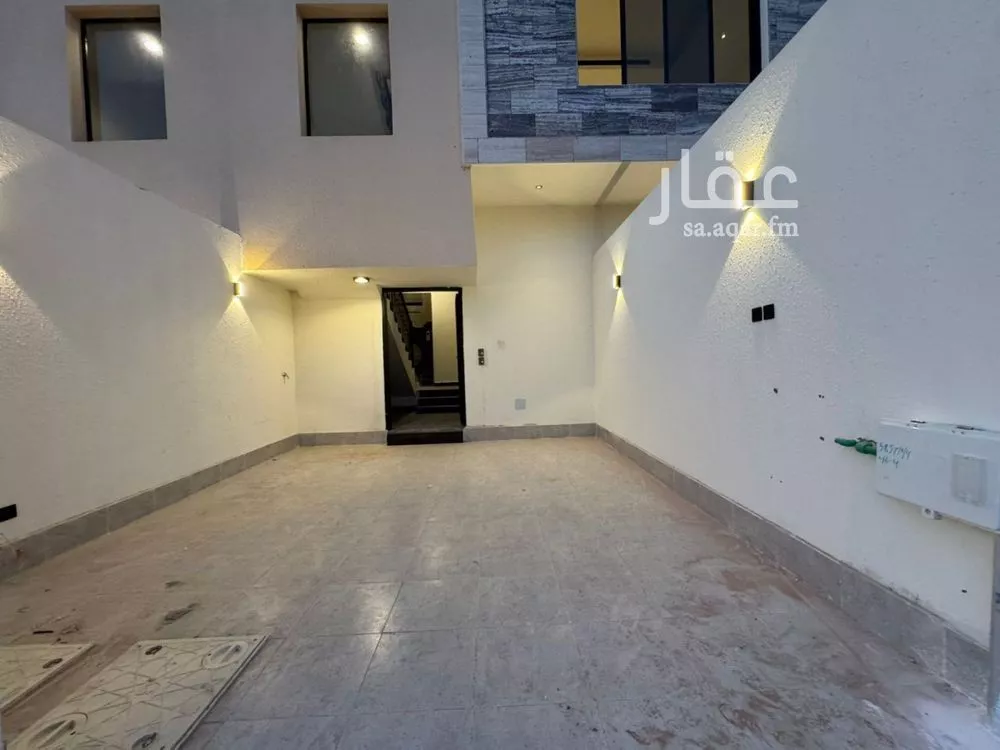 5 bedroom floor in Al Khaleej 2