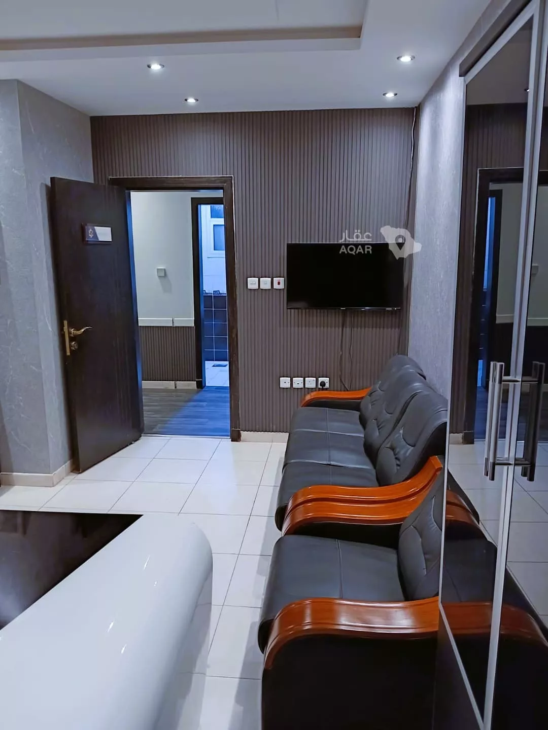 3 bedroom office in Al Qairawan, Riyadh 8