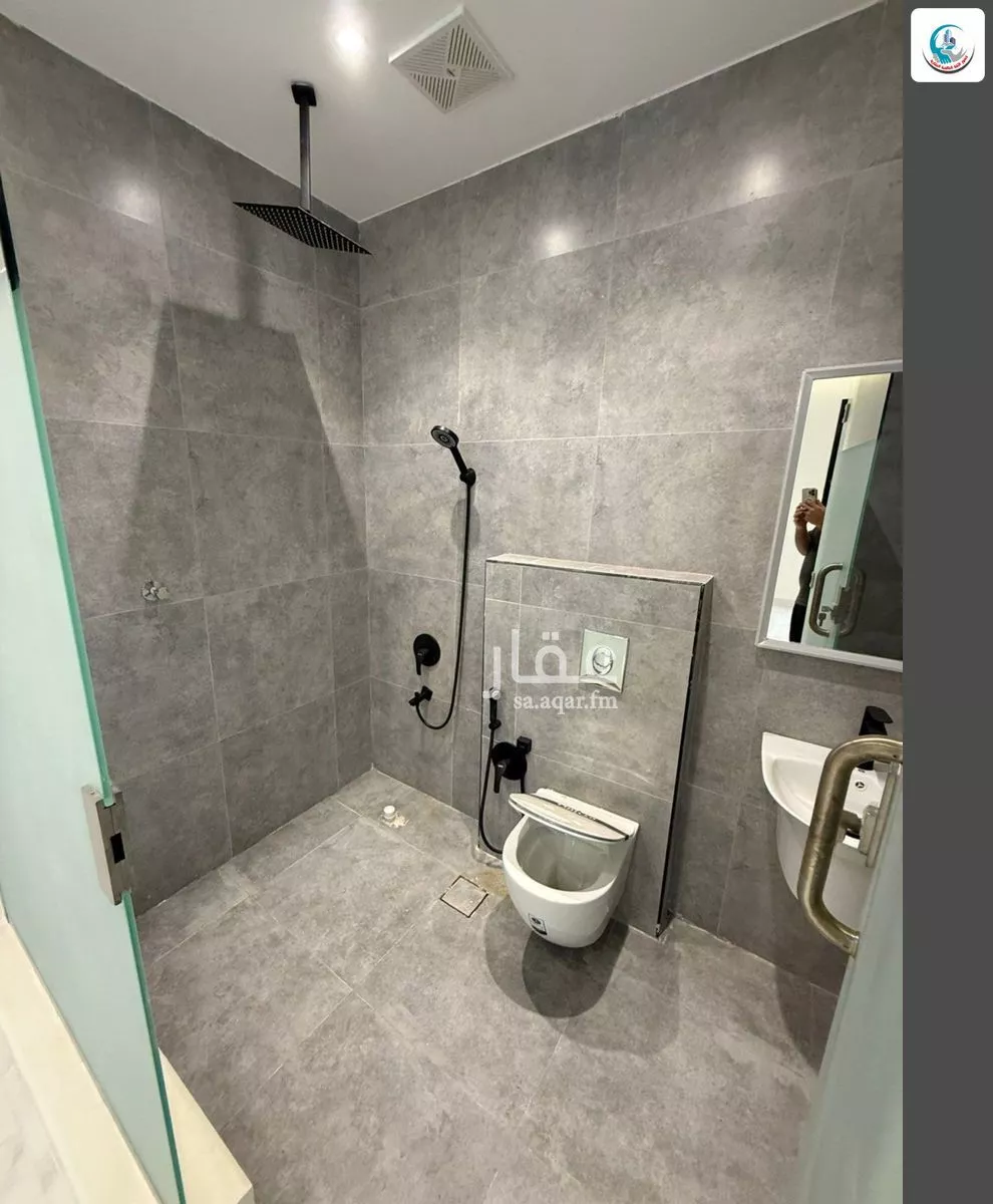 5 bedroom floor in Al Janadriyah 15