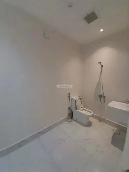 4 bedroom apartment in Granada, Riyadh 6