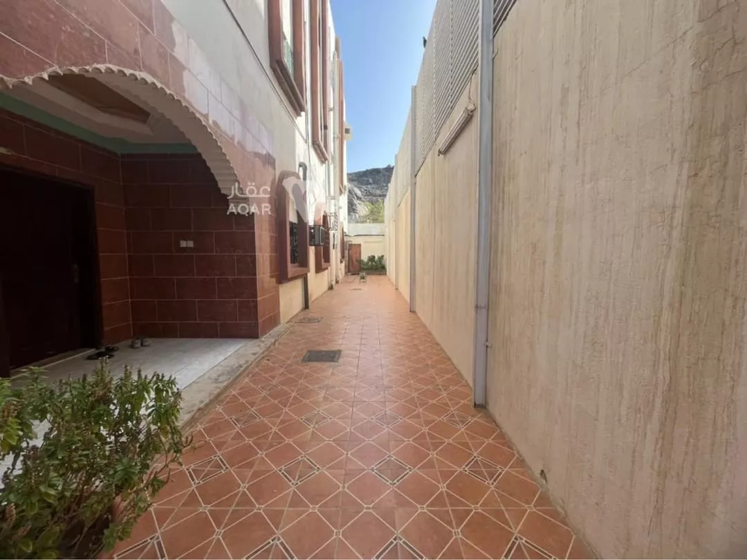 25 bedroom building in Al Awali, Makkah 3