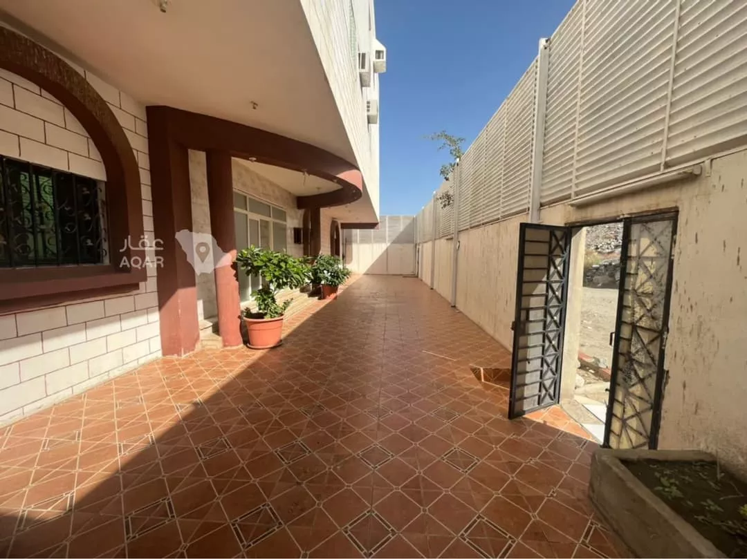 25 bedroom building in Al Awali, Makkah 6