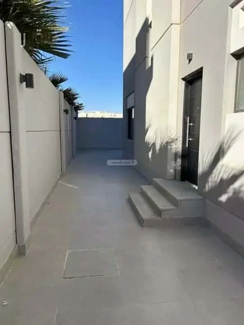 5 bedroom villa in Khuzam, Riyadh 10
