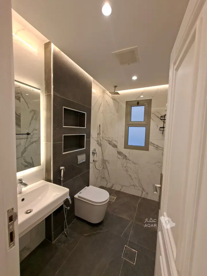 5 bedroom villa in Al Wahah, Riyadh 22