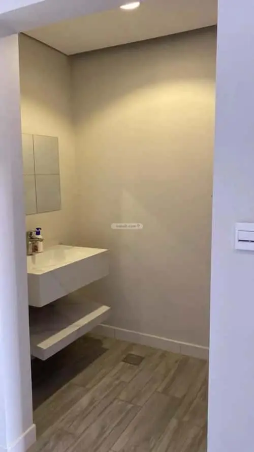 4 bedroom villa in Khuzam, Riyadh 7