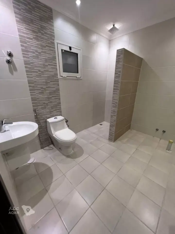 5 bedroom villa in Ash Shulah, Eastern Province 10