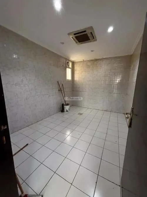 4 bedroom apartment in Granada, Riyadh 3