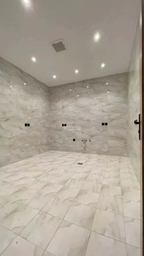 5 bedroom apartment in Al Sawari, Jeddah 4