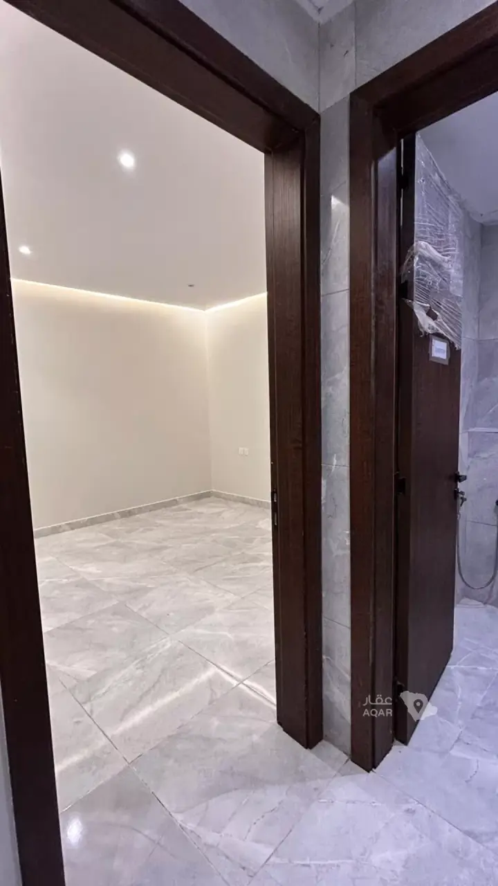 5 bedroom villa in King Fahd, Riyadh 6