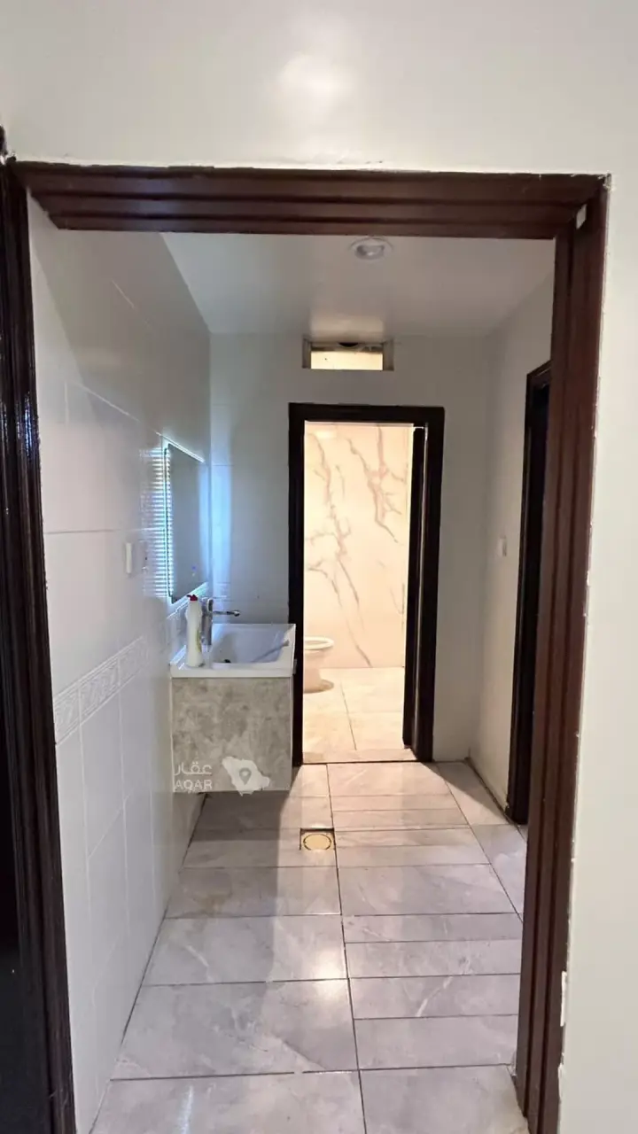 5 bedroom villa in King Fahd, Riyadh 3