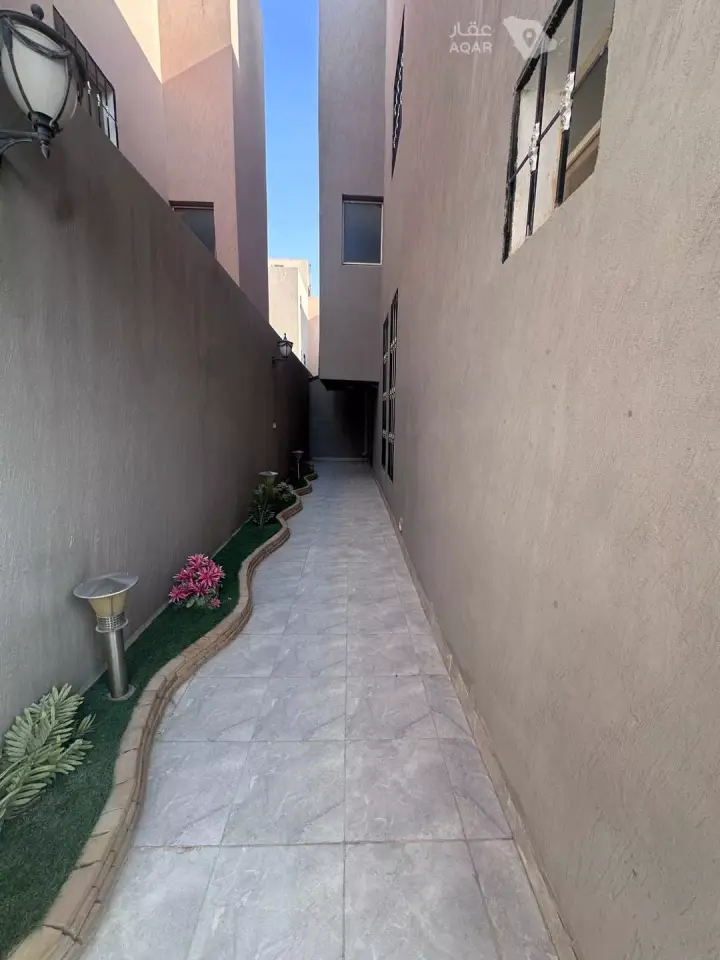 4 bedroom villa in Okaz, Riyadh 7