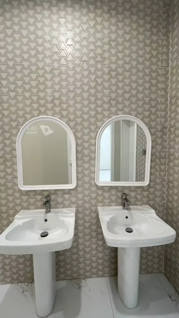 5 bedroom apartment in Al Nahda, Khamis Mushait 16