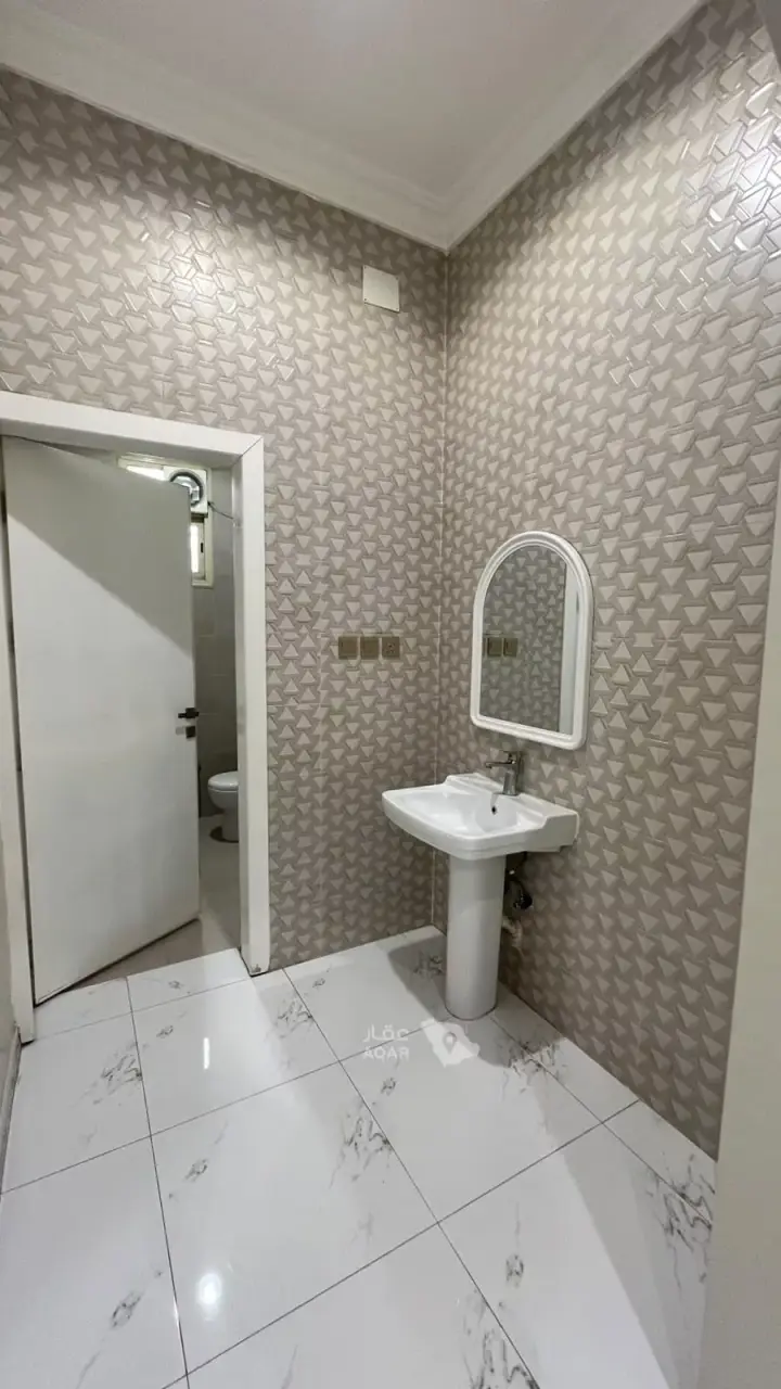 5 bedroom apartment in Al Nahda, Khamis Mushait 10
