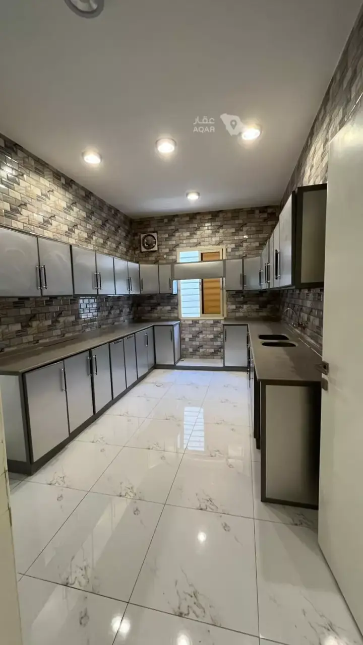 5 bedroom apartment in Al Nahda, Khamis Mushait 8