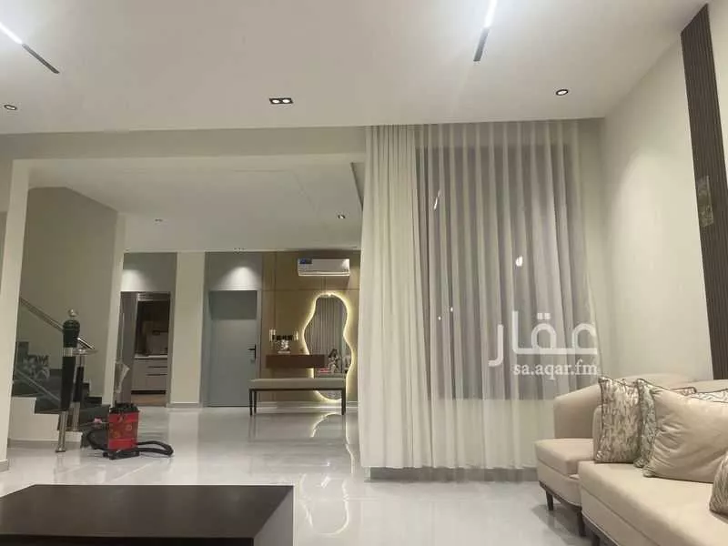 فيلا 5 غرف في عكاظ 2