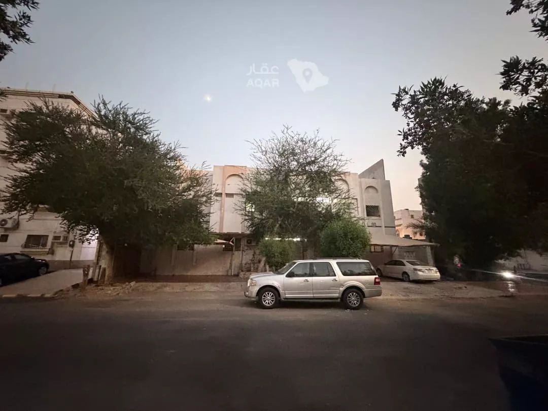 عقار 18 غرف في المروة، جدة 2