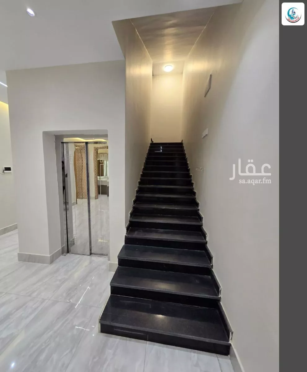 فيلا 9 غرف في الملك فهد 15