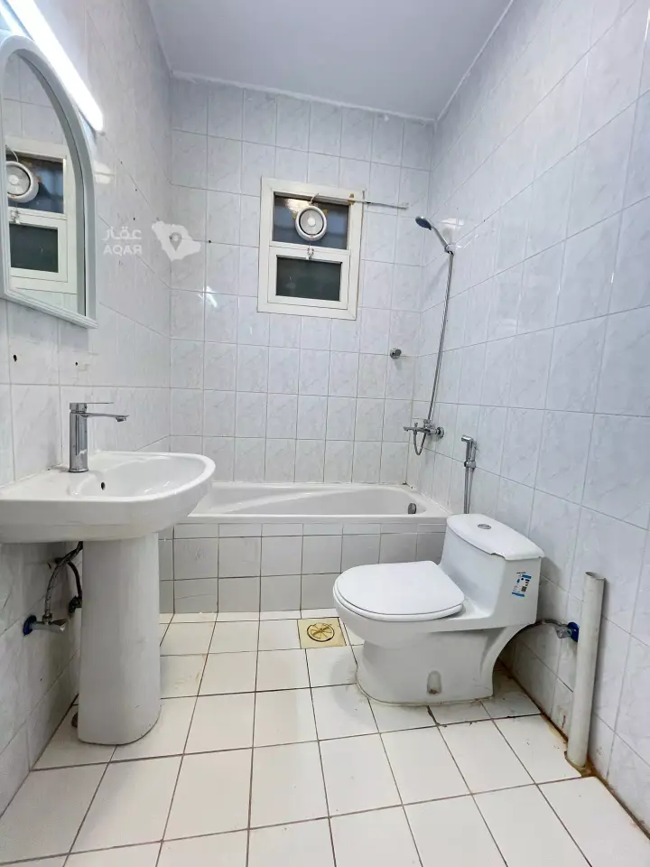 3 bedroom apartment in Al Rabwa, Riyadh 6