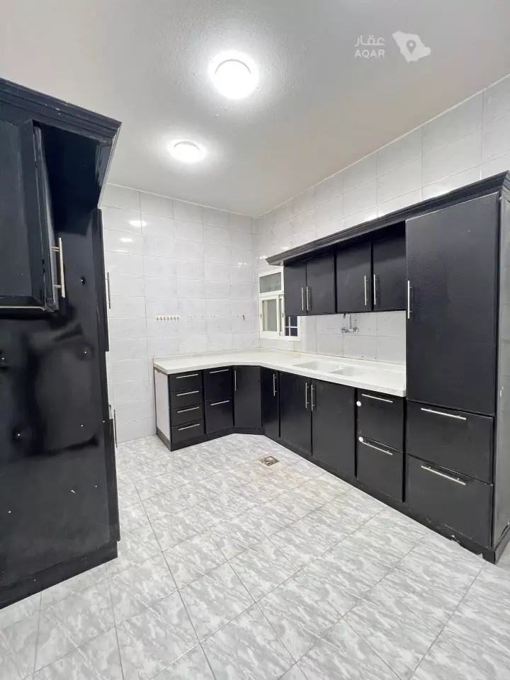 3 bedroom apartment in Al Rabwa, Riyadh 6