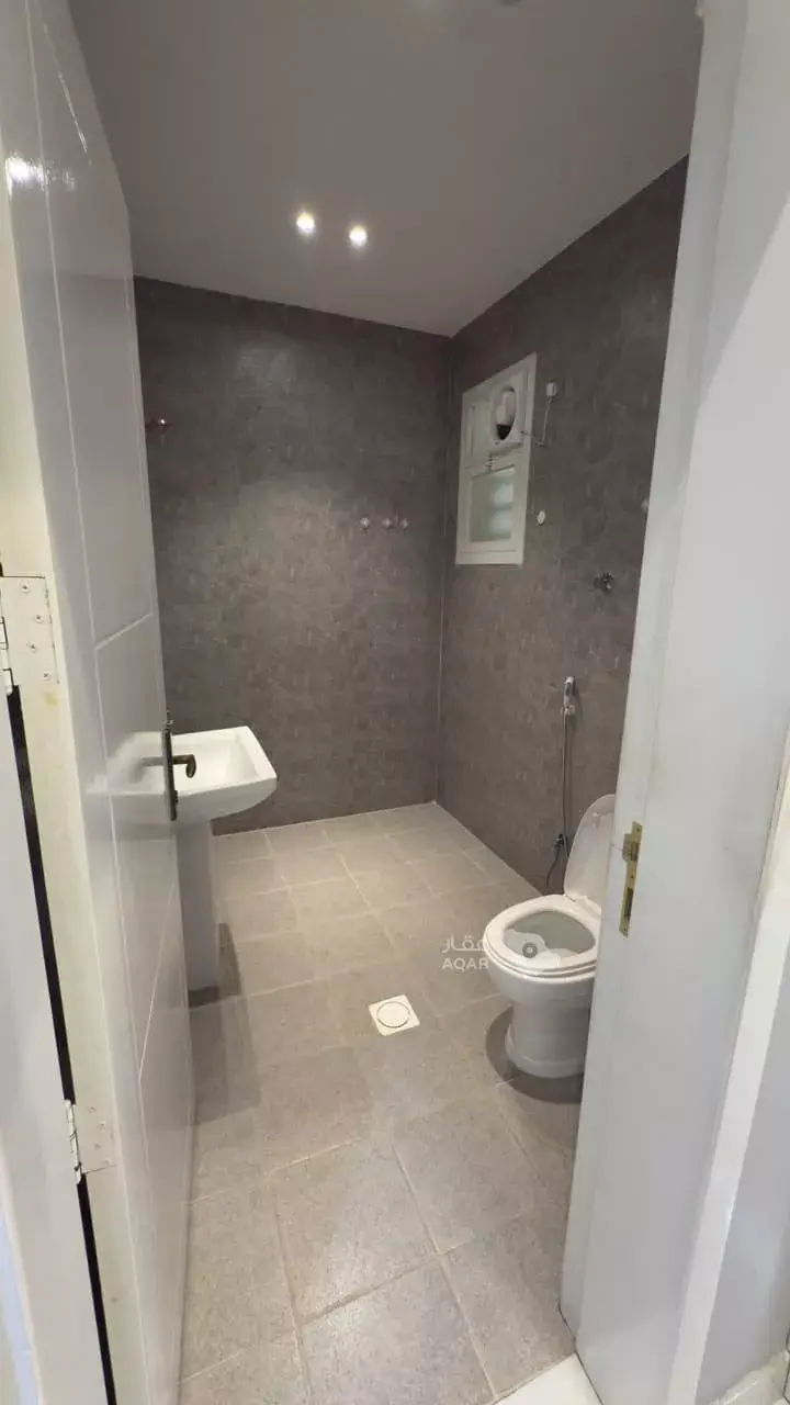 5 bedroom apartment in Al Rabie, Khamis Mushait 5