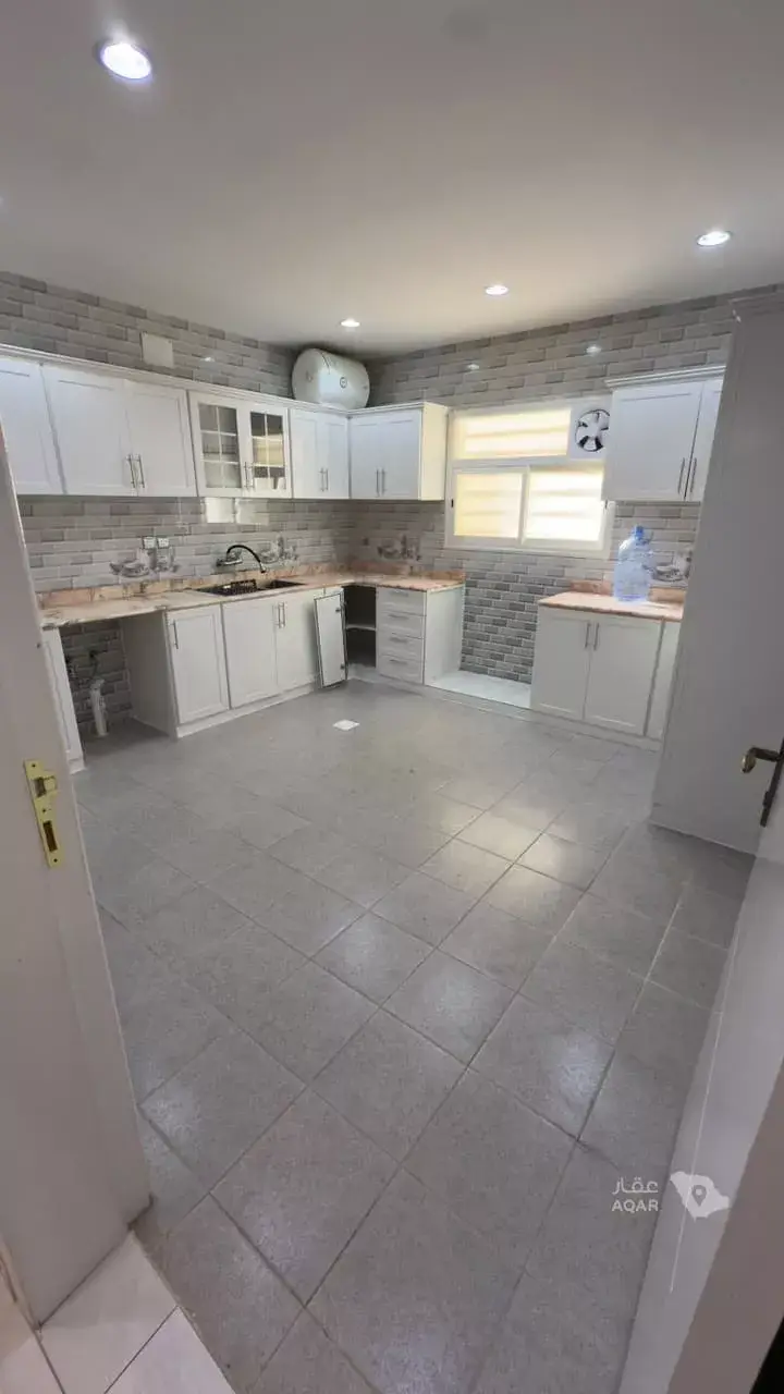 5 bedroom apartment in Al Rabie, Khamis Mushait 9
