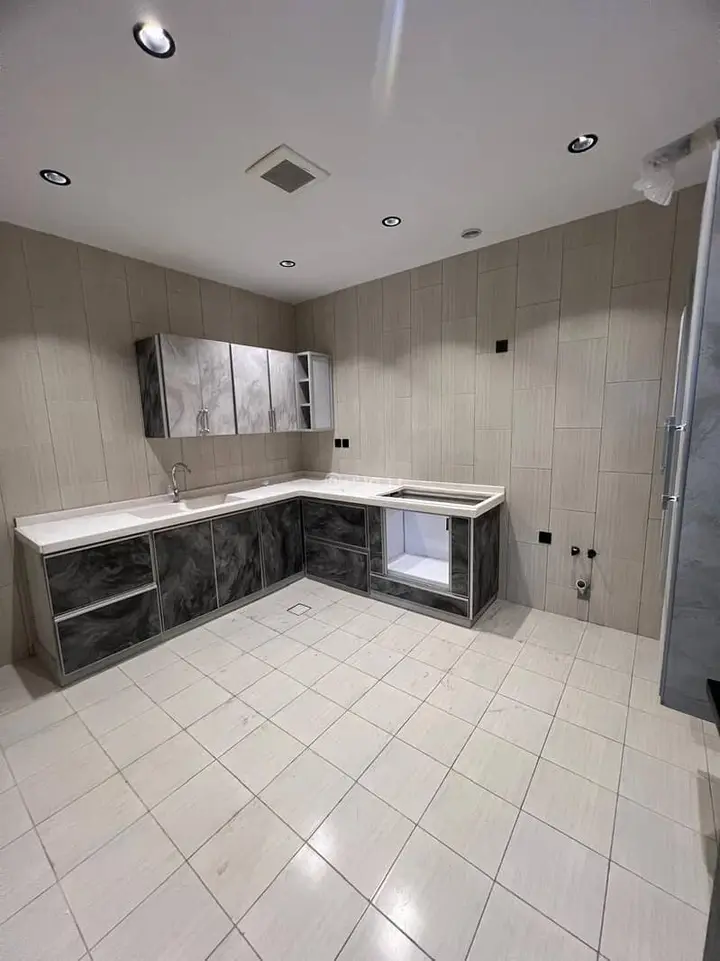 3 bedroom apartment in Al Nuzhah, Jeddah 13
