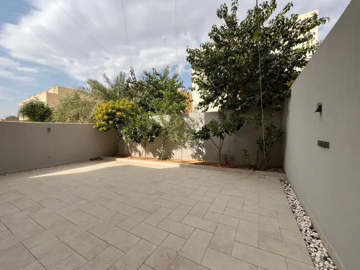 6 bedroom villa in Al Basateen, Qassim Region 2