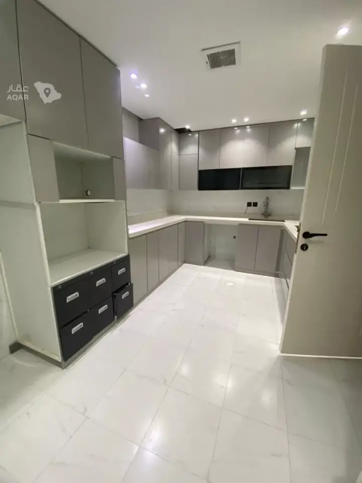 3 bedroom apartment in Dhahrat Laban, Riyadh 5