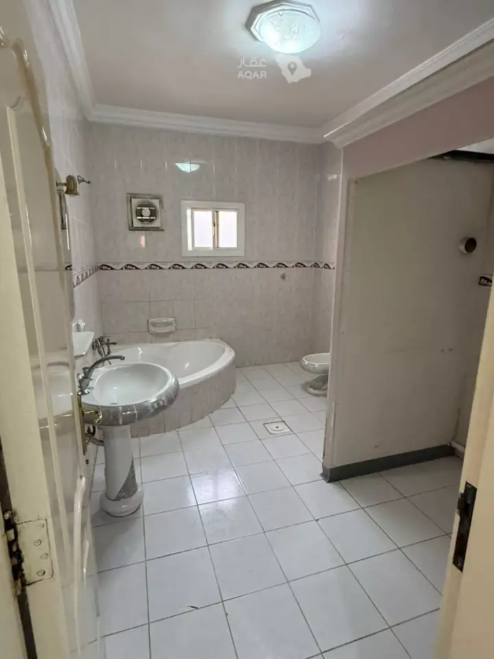 5 bedroom apartment in Al Rawdah, Jeddah 11